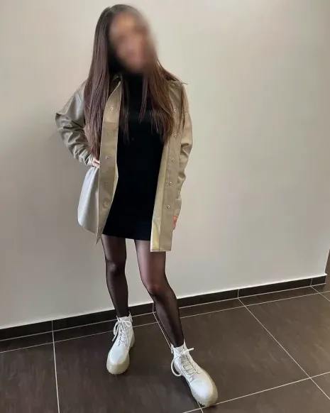 Andrea, 32