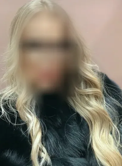 Anna, 32