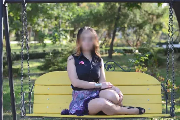 Claudia, 32