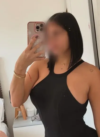 Ela, 28