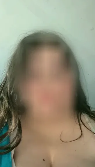 Ela, 24