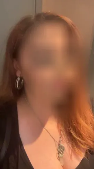 Julia, 24