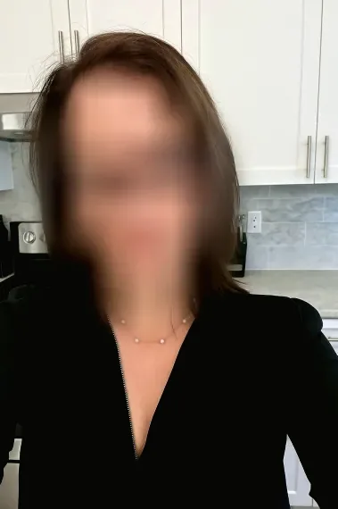 Lara, 38
