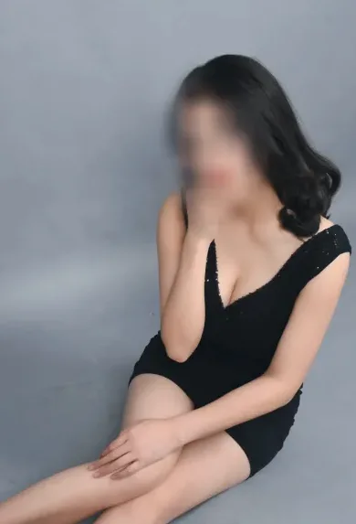 Laura, 30