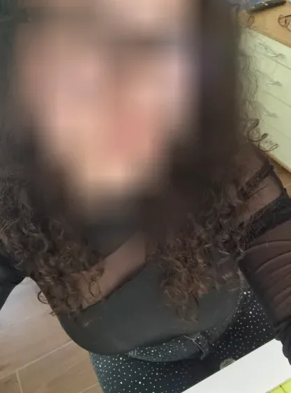 Laura, 24