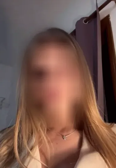Melina, 22