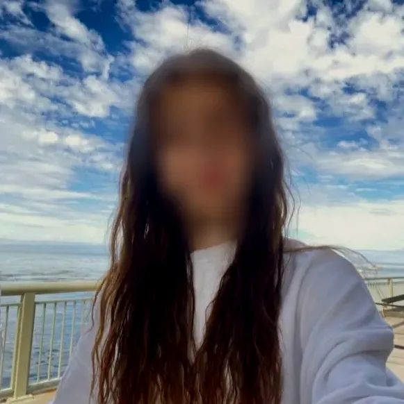 Nadine, 27