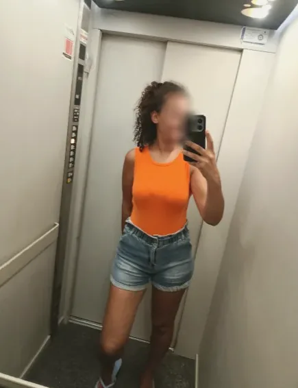 Pia, 33