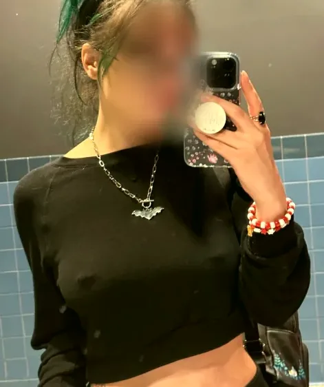 Pia, 28