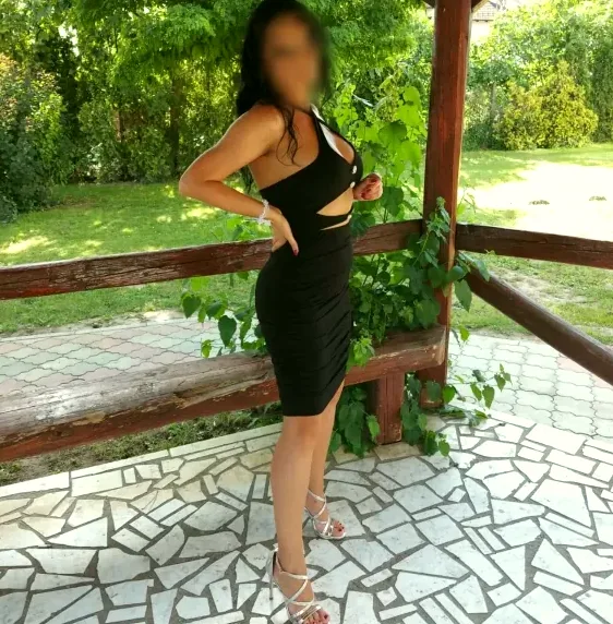 Simone, 36